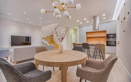 Condo In Financial District